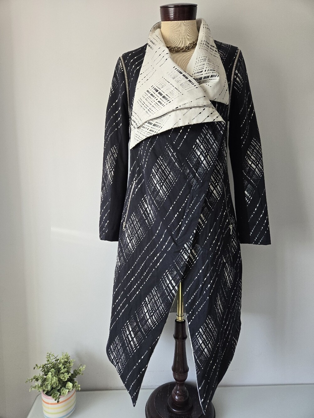 Lauren Bagliore Avant-Garde Draped Asymmetrical Zip Wrap Coat Jacket Black White